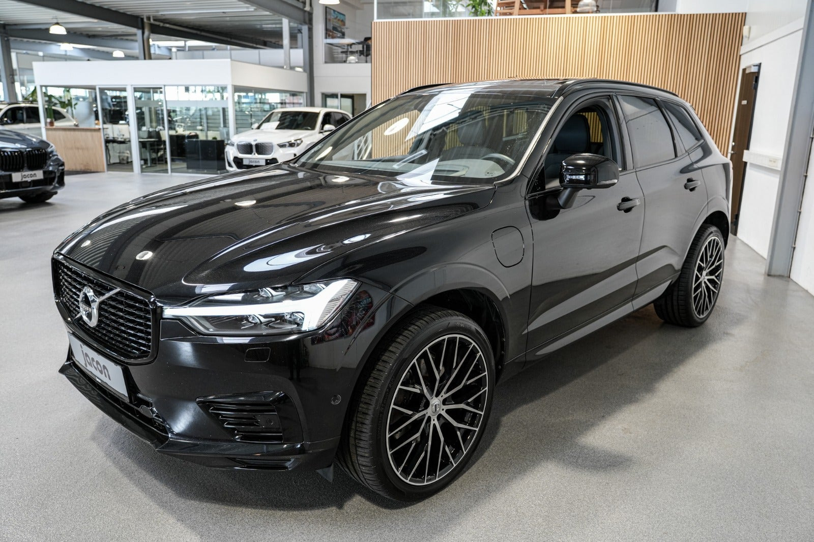 Sort Volvo XC60 fra 2021