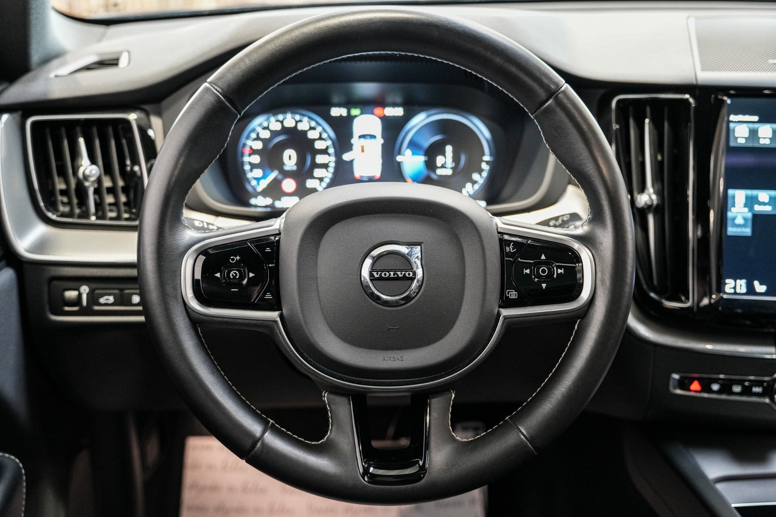 Sort Volvo XC60 fra 2021