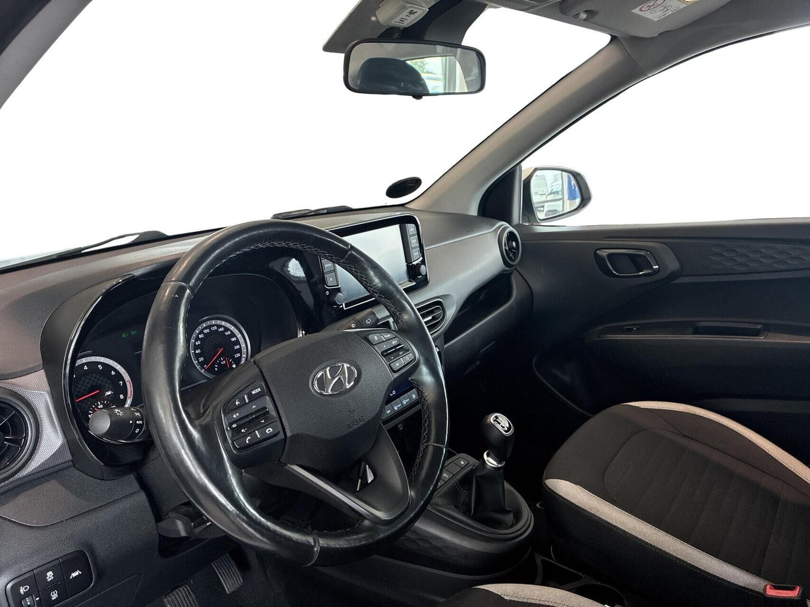 Hvid Hyundai i10 fra 2022