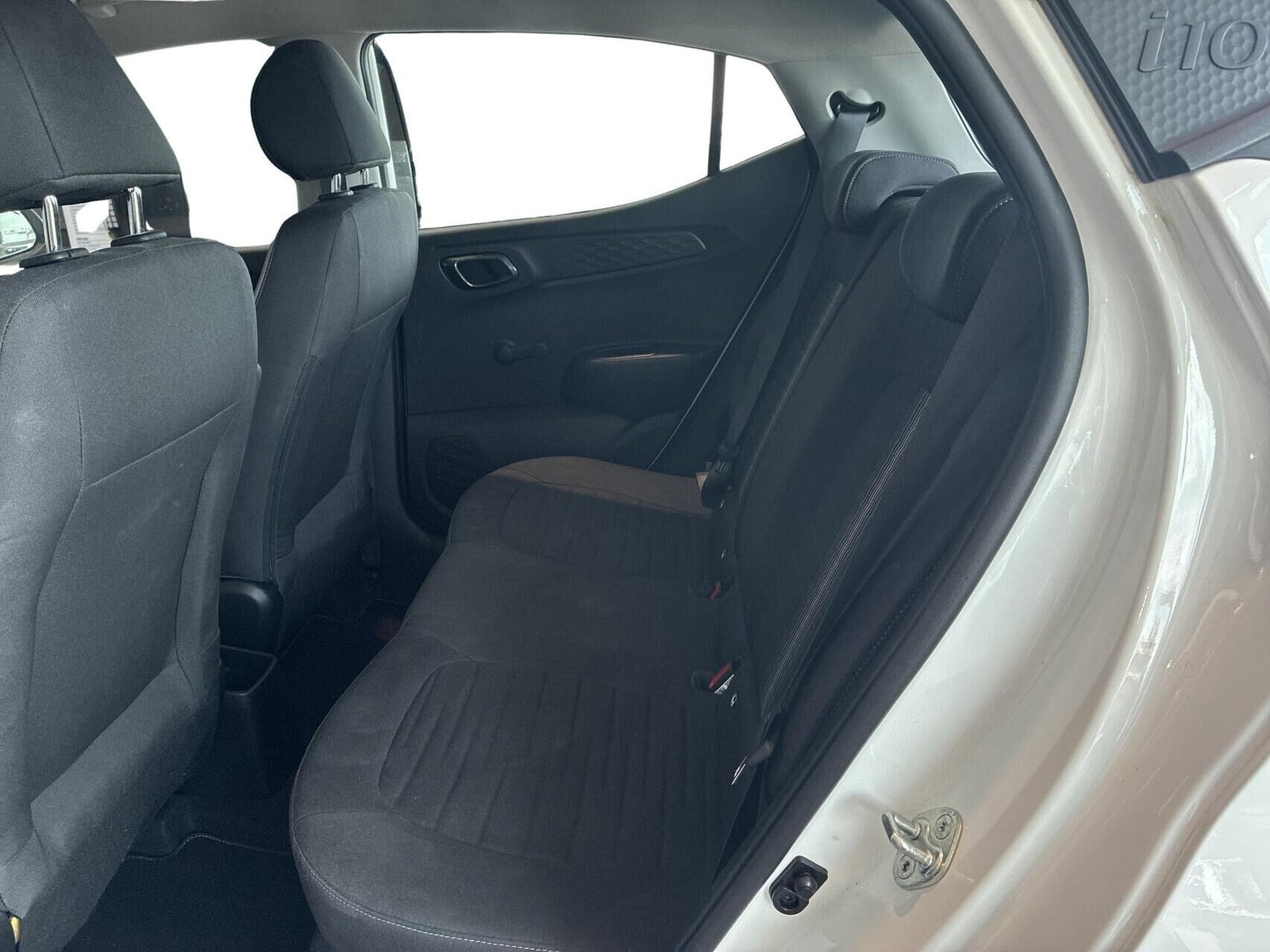 Hvid Hyundai i10 fra 2022
