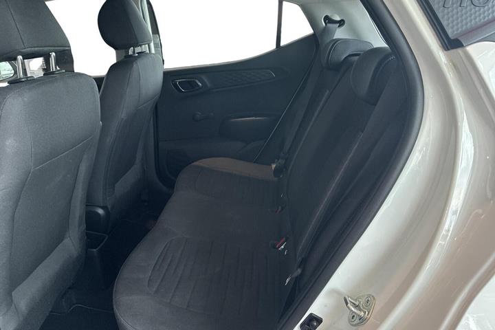 Hvid Hyundai i10 fra 2022