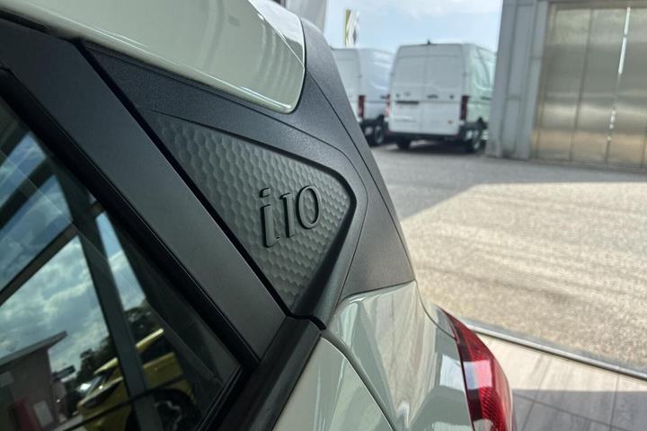 Hvid Hyundai i10 fra 2022