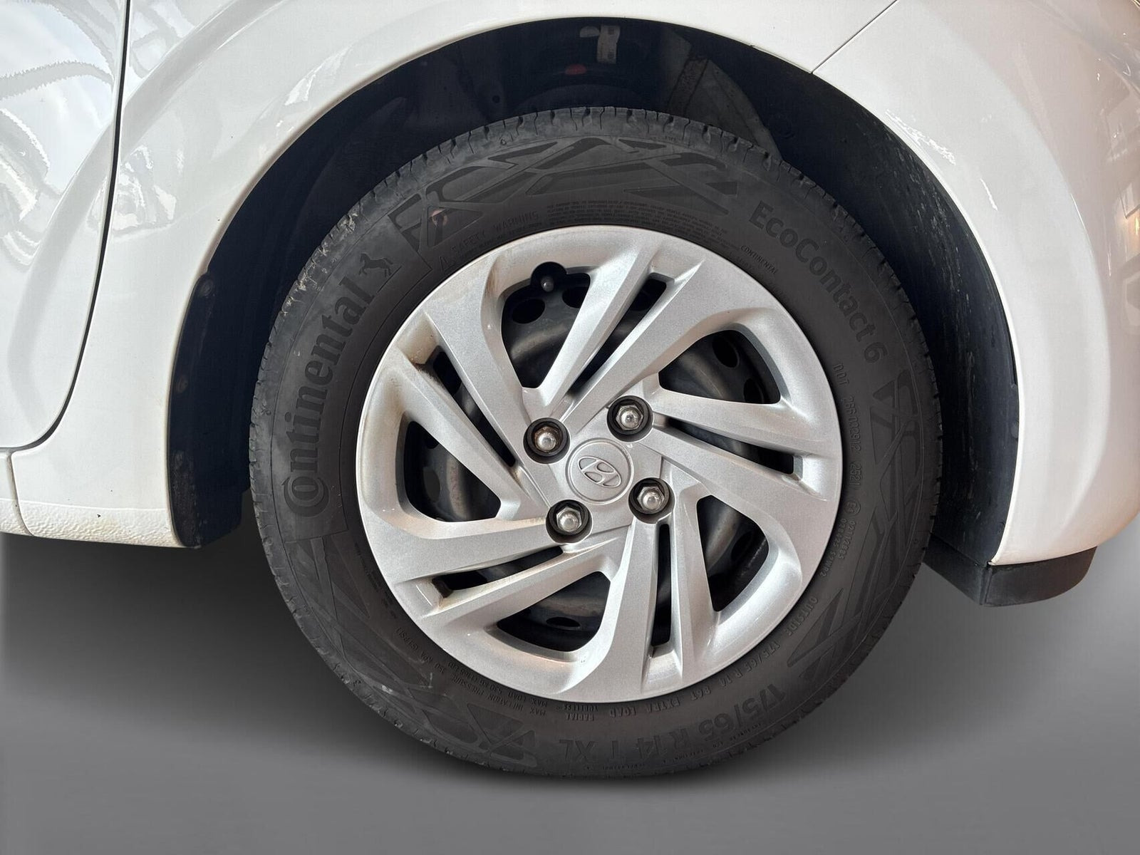 Hvid Hyundai i10 fra 2022