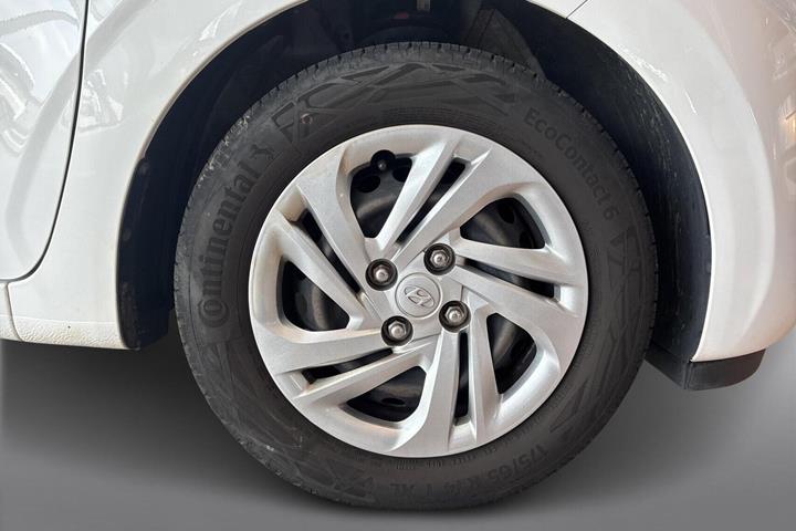 Hvid Hyundai i10 fra 2022