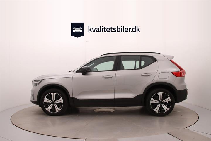 Sølv Volvo XC40 fra 2023