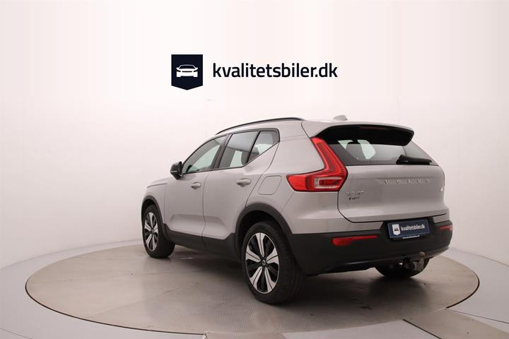 Sølv Volvo XC40 fra 2023