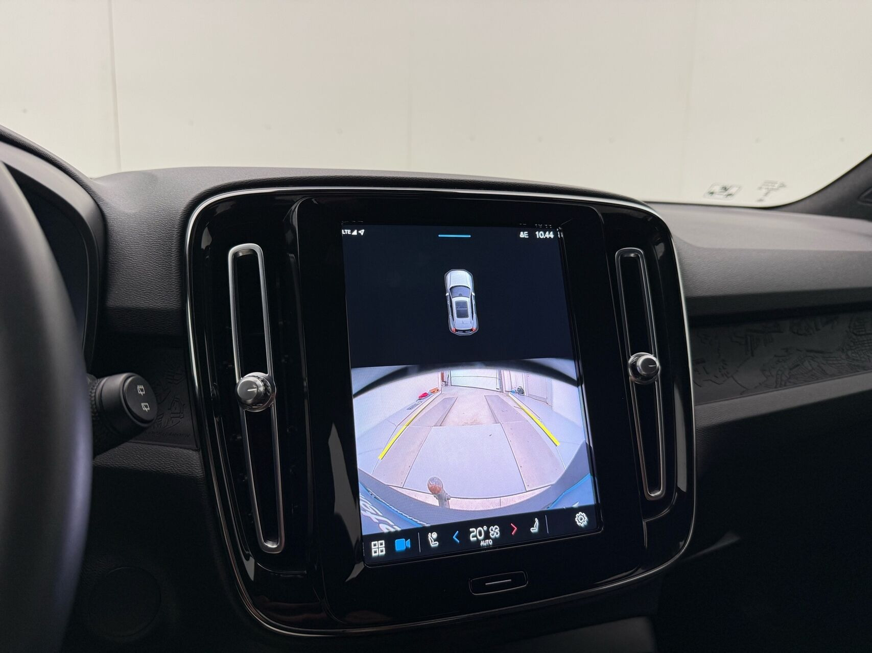Sølv Volvo XC40 fra 2023