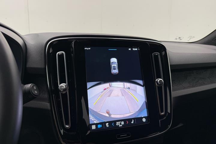 Sølv Volvo XC40 fra 2023