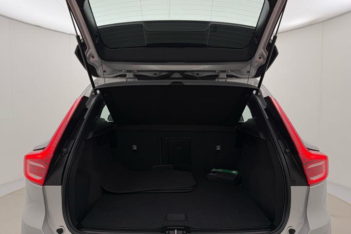 Sølv Volvo XC40 fra 2023