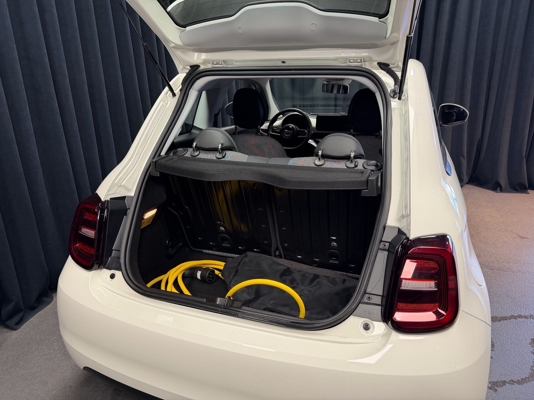 Hvid Fiat 500e fra 2022