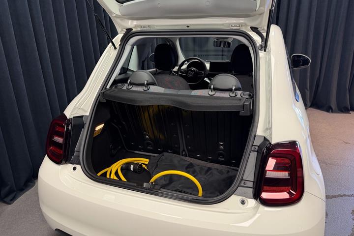 Hvid Fiat 500e fra 2022