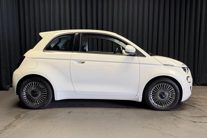 Hvid Fiat 500e fra 2022