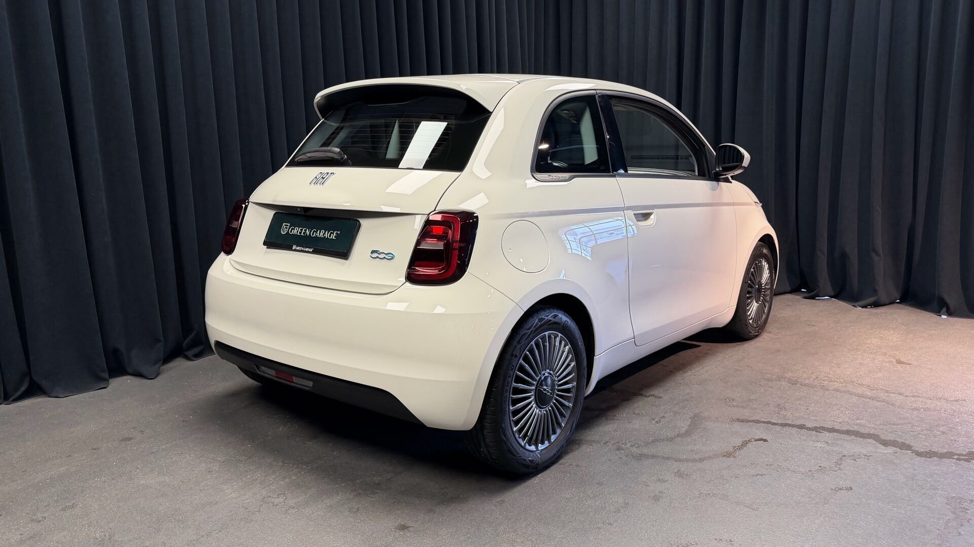 Hvid Fiat 500e fra 2022