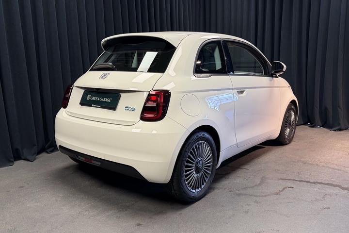 Hvid Fiat 500e fra 2022