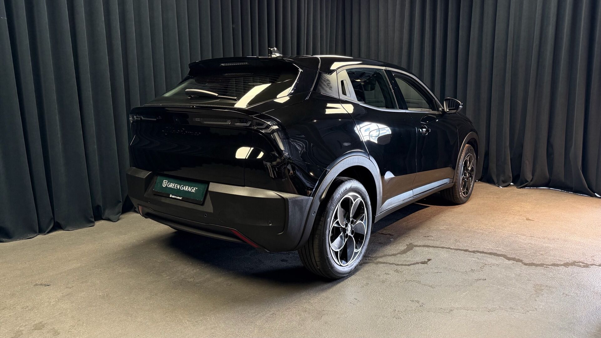 Sort Alfa Romeo Junior fra 2025