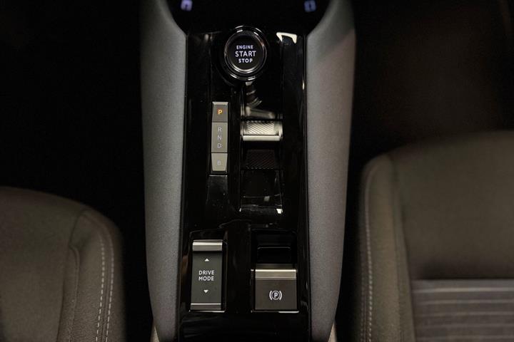 Sort Alfa Romeo Junior fra 2025