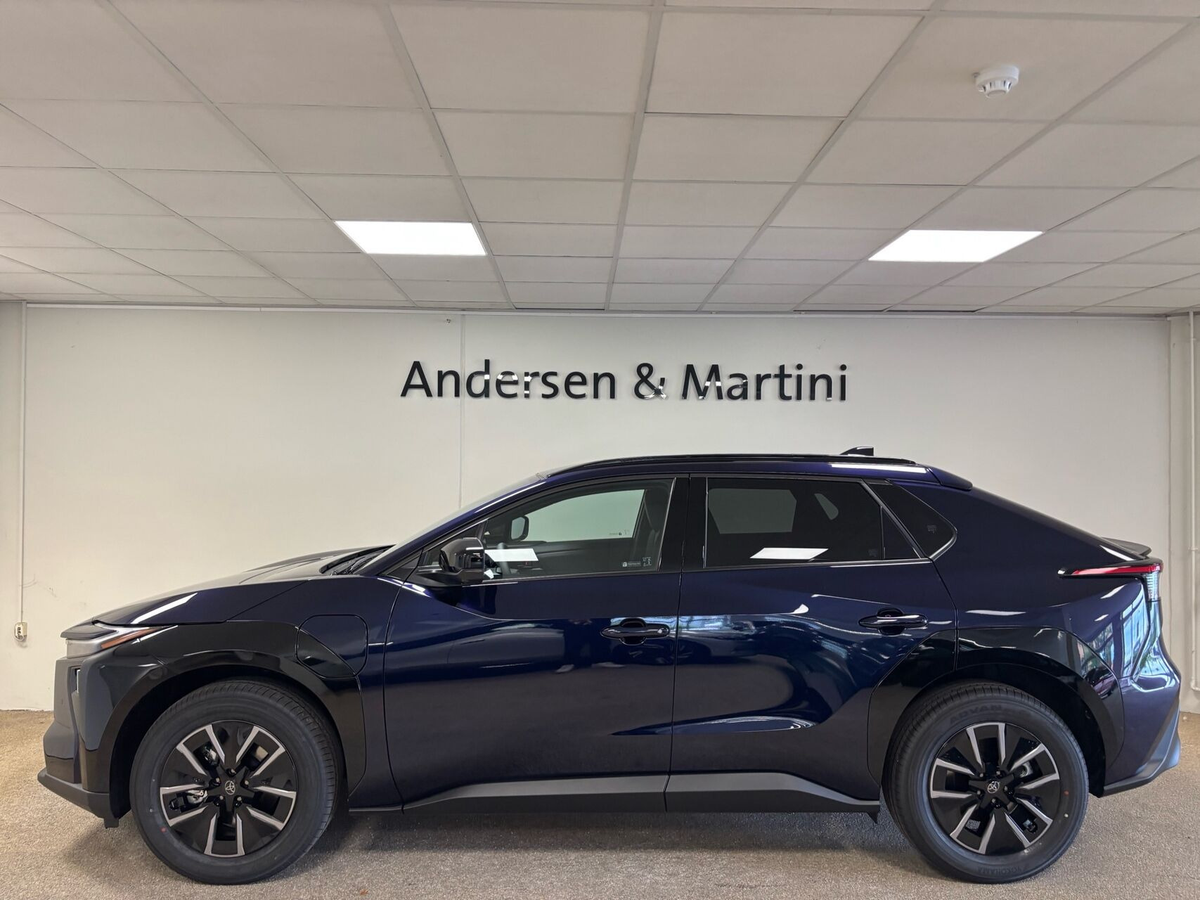 Blå Toyota BZ4X fra 2026