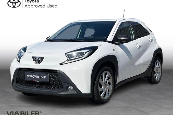 Hvid Toyota Aygo X fra 2022 set udefra