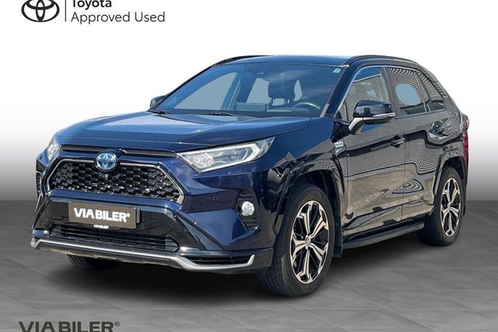 Blå Toyota RAV4 Plug-in fra 2021 set udefra