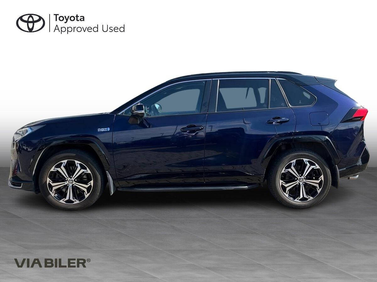 Blå Toyota RAV4 Plug-in fra 2021