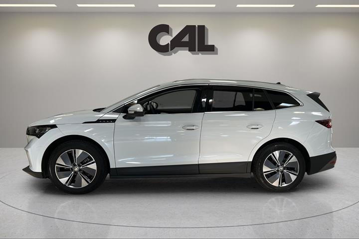 Hvid Skoda Enyaq fra 2025