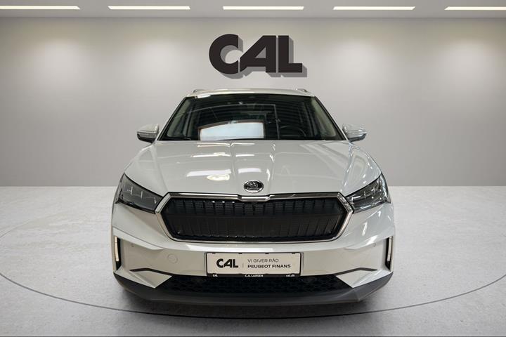 Hvid Skoda Enyaq fra 2025