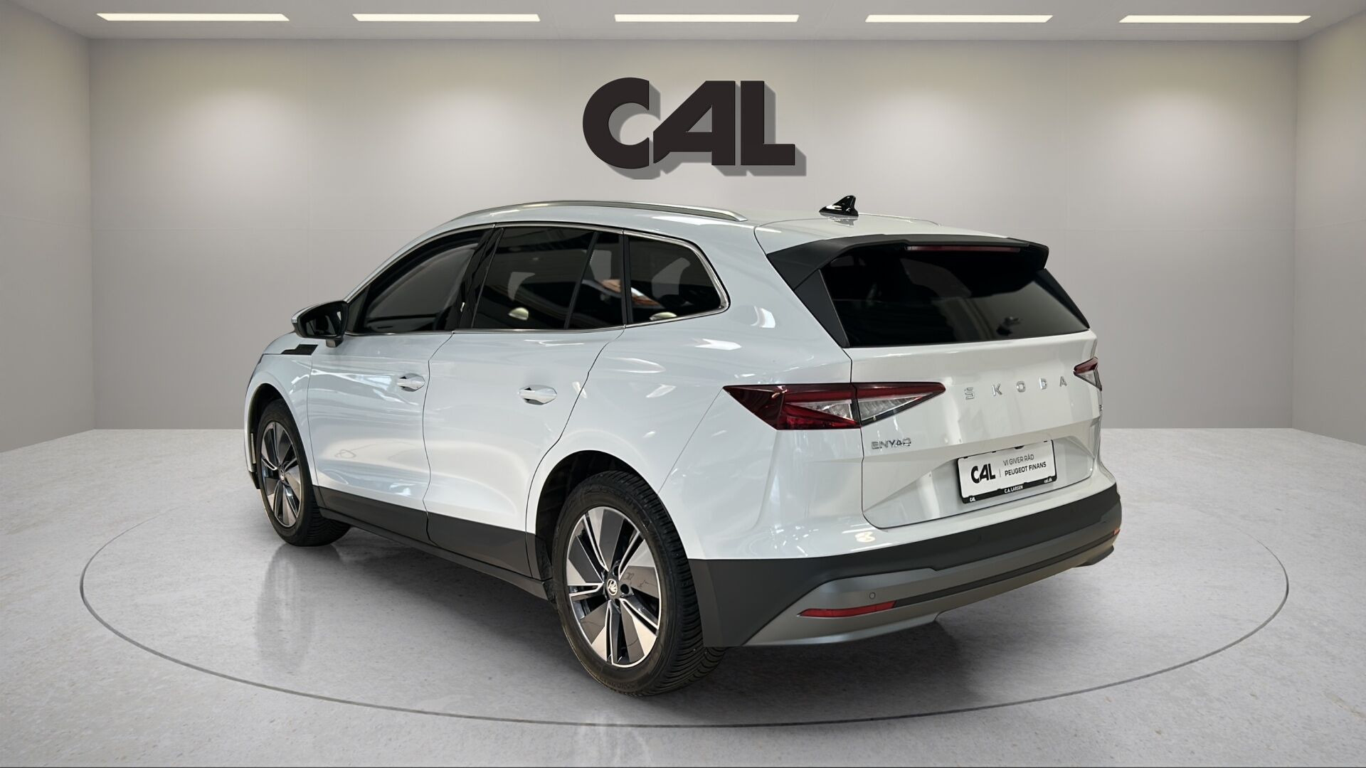 Hvid Skoda Enyaq fra 2025