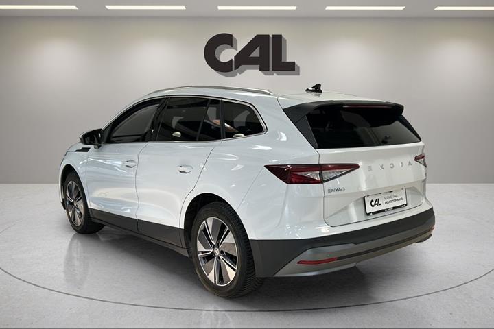 Hvid Skoda Enyaq fra 2025