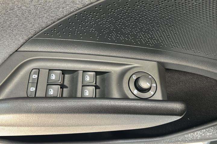 Hvid Skoda Enyaq fra 2025