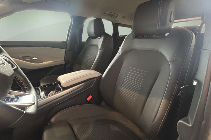 Sort Ford Explorer fra 2025