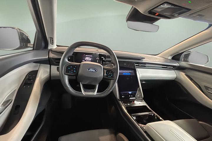 Sort Ford Explorer fra 2025
