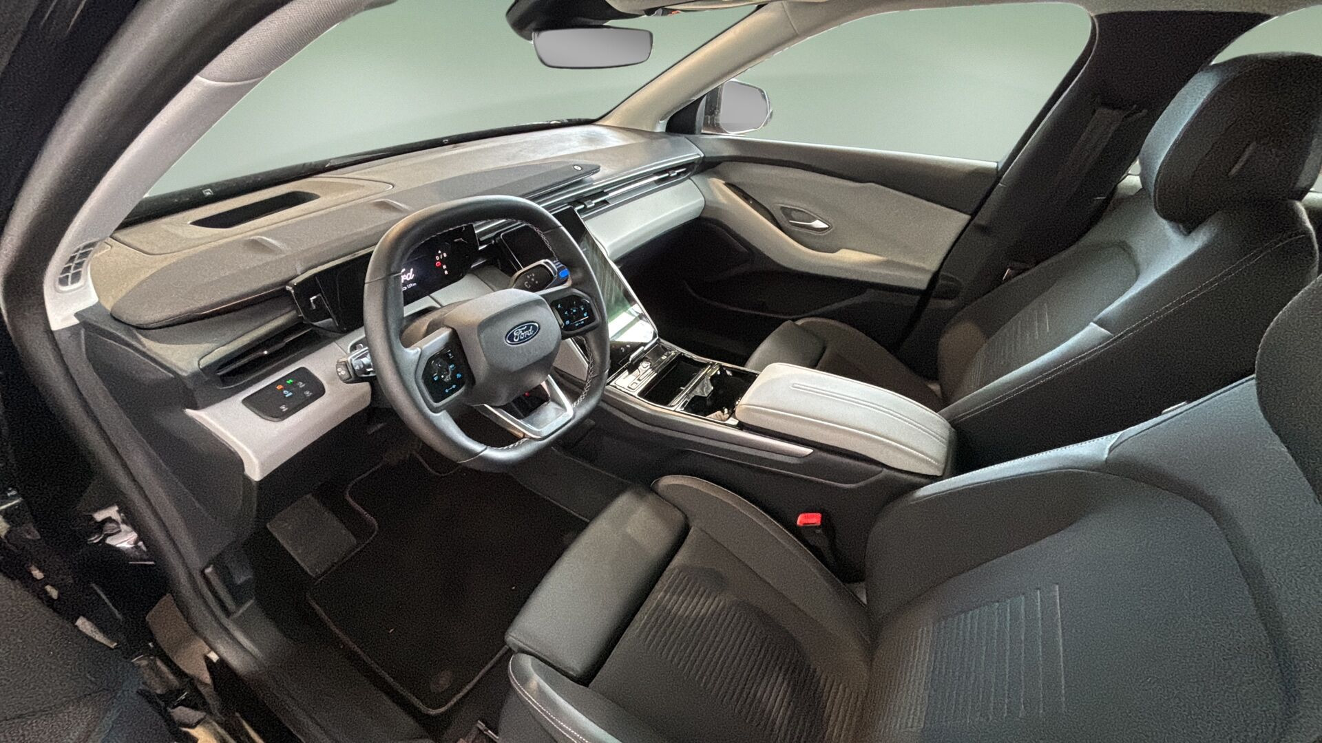 Sort Ford Explorer fra 2025