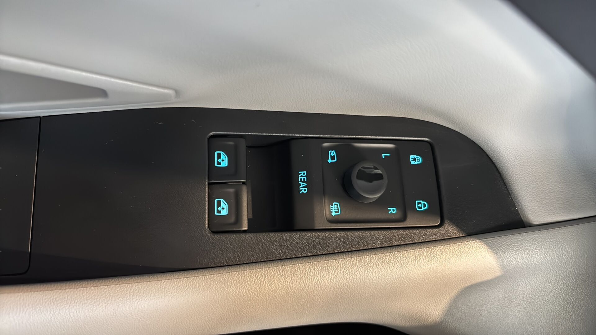 Blå Ford Explorer fra 2025