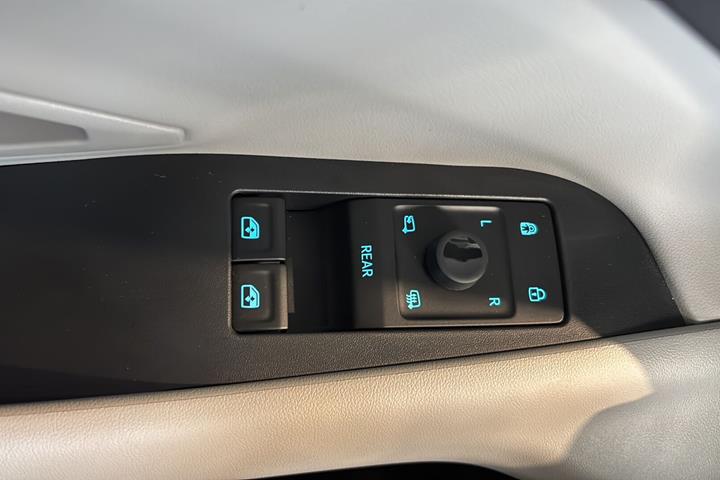 Blå Ford Explorer fra 2025