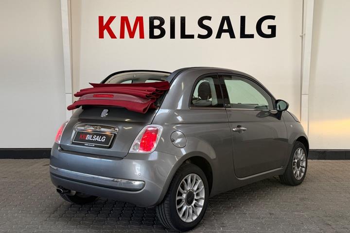 Grå Fiat 500C fra 2010