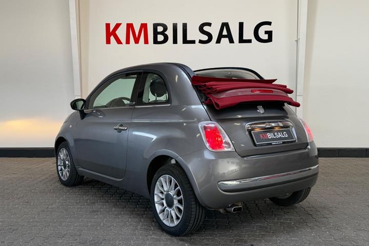 Grå Fiat 500C fra 2010