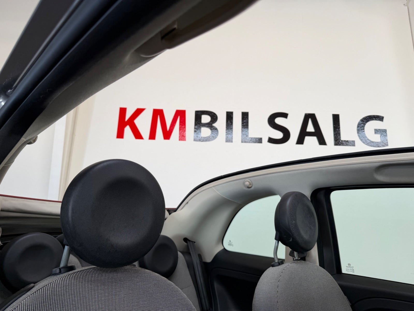 Grå Fiat 500C fra 2010