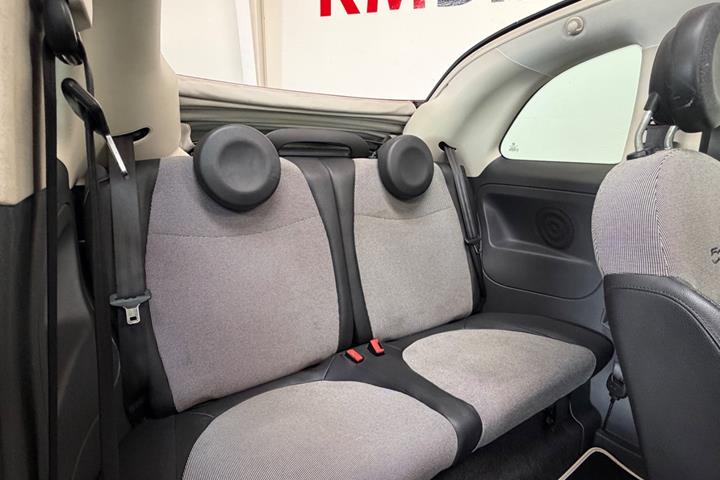 Grå Fiat 500C fra 2010