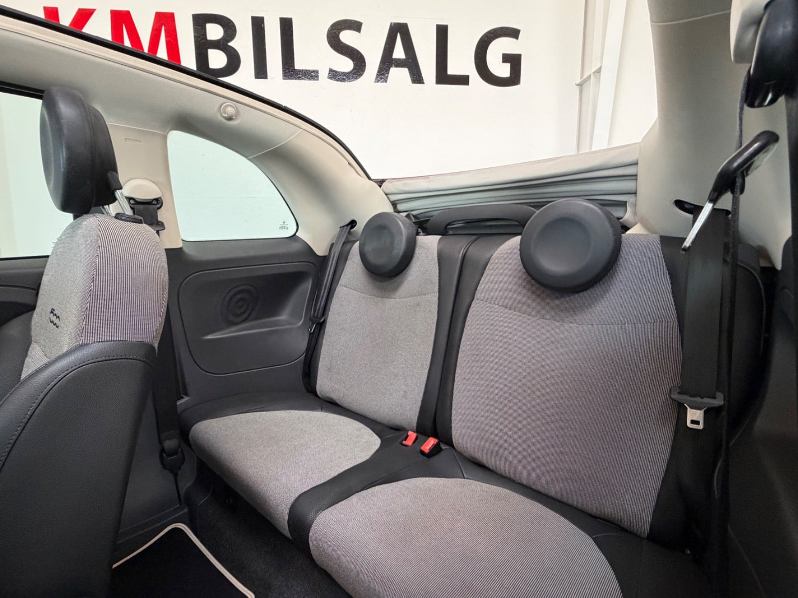 Grå Fiat 500C fra 2010