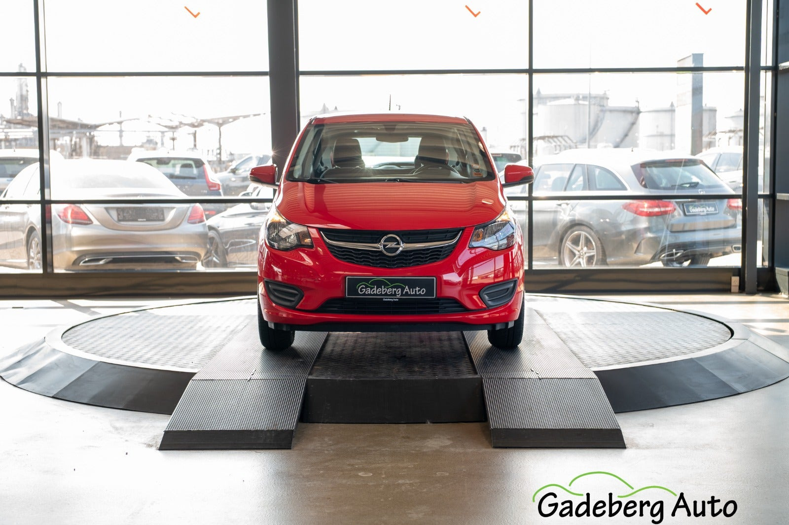 Rød Opel Karl fra 2016