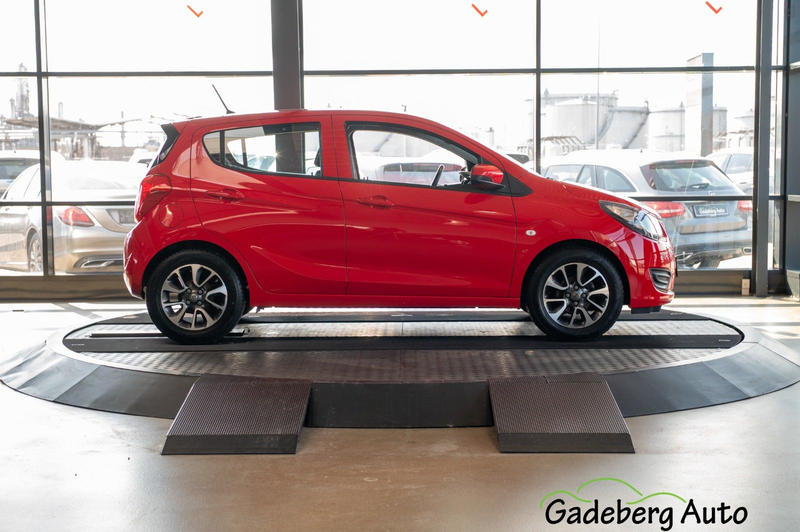 Rød Opel Karl fra 2016