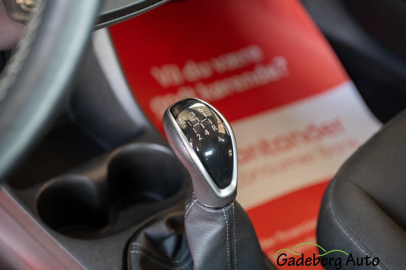Rød Opel Karl fra 2016