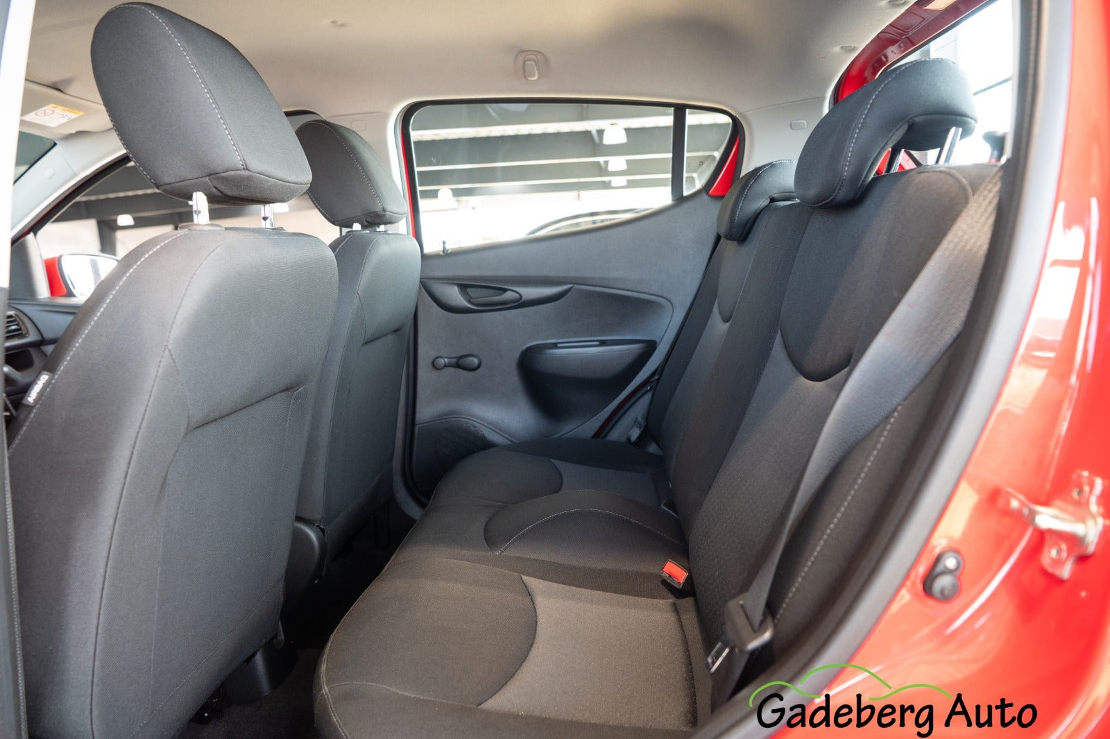 Rød Opel Karl fra 2016