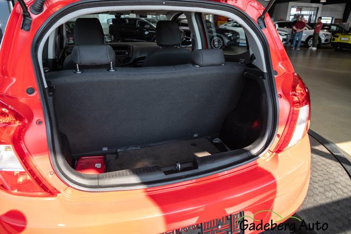 Rød Opel Karl fra 2016