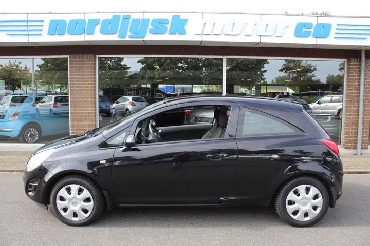 Sort Opel Corsa fra 2011