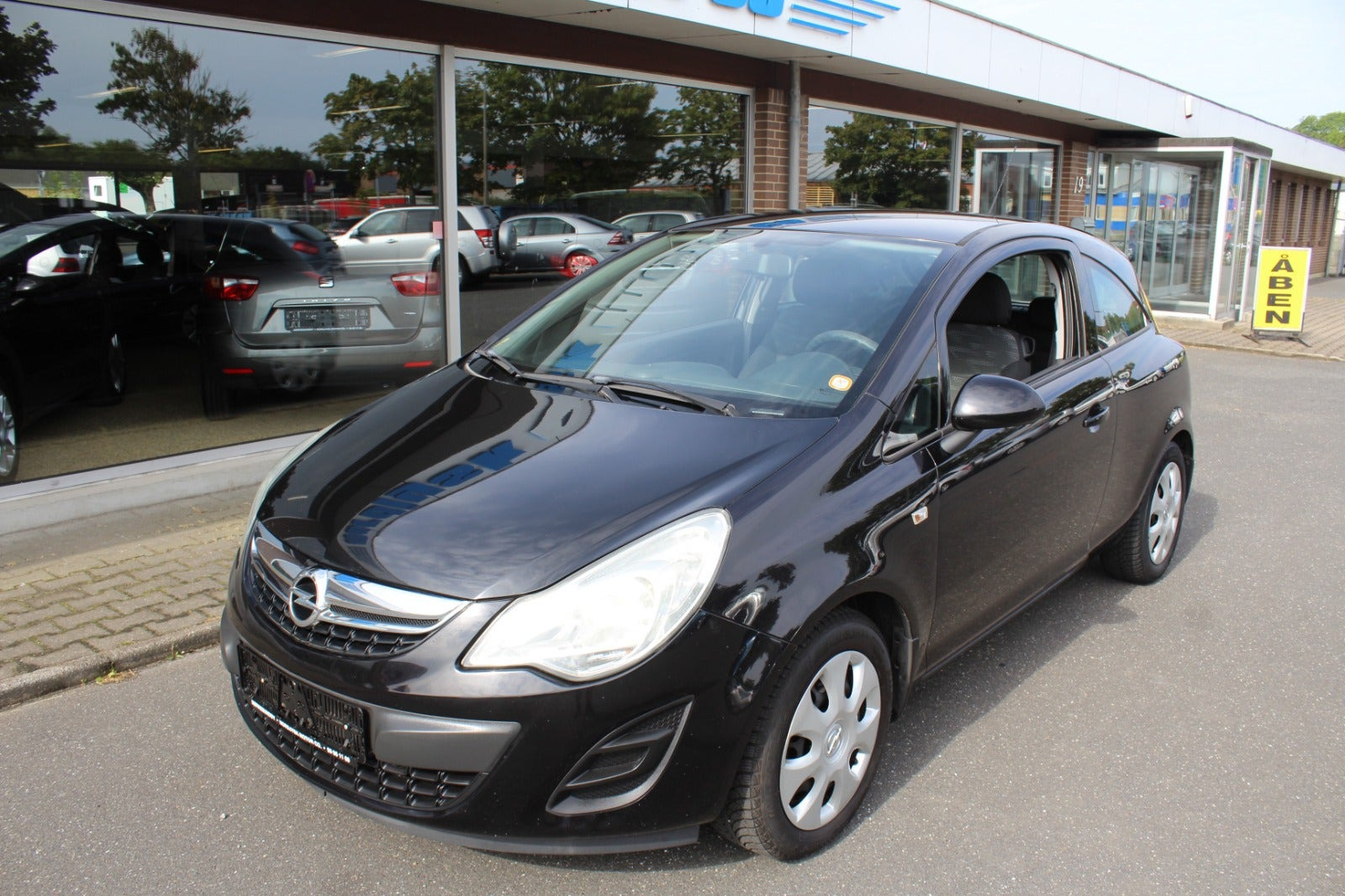 Sort Opel Corsa fra 2011