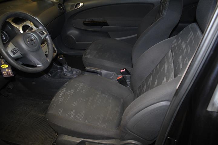Sort Opel Corsa fra 2011