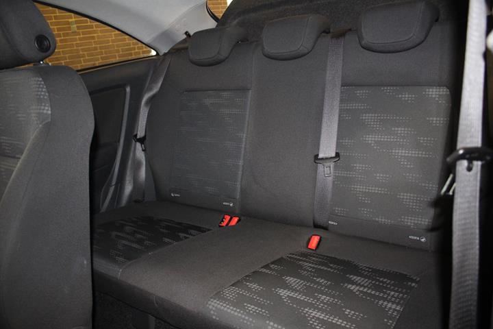 Sort Opel Corsa fra 2011