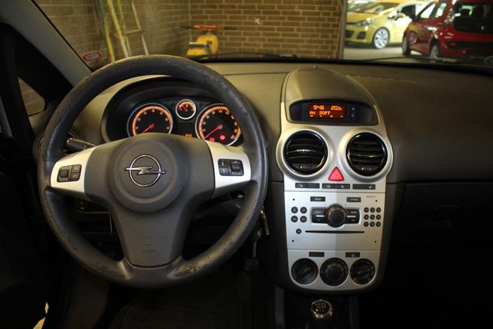 Sort Opel Corsa fra 2011