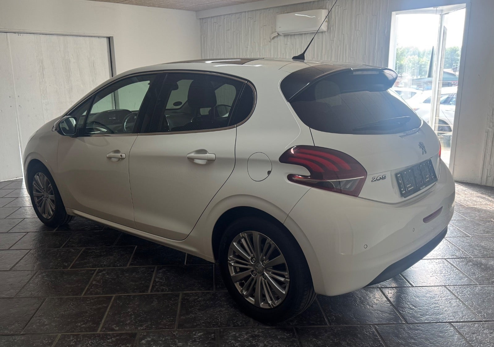 undefined Peugeot 208 fra 2017